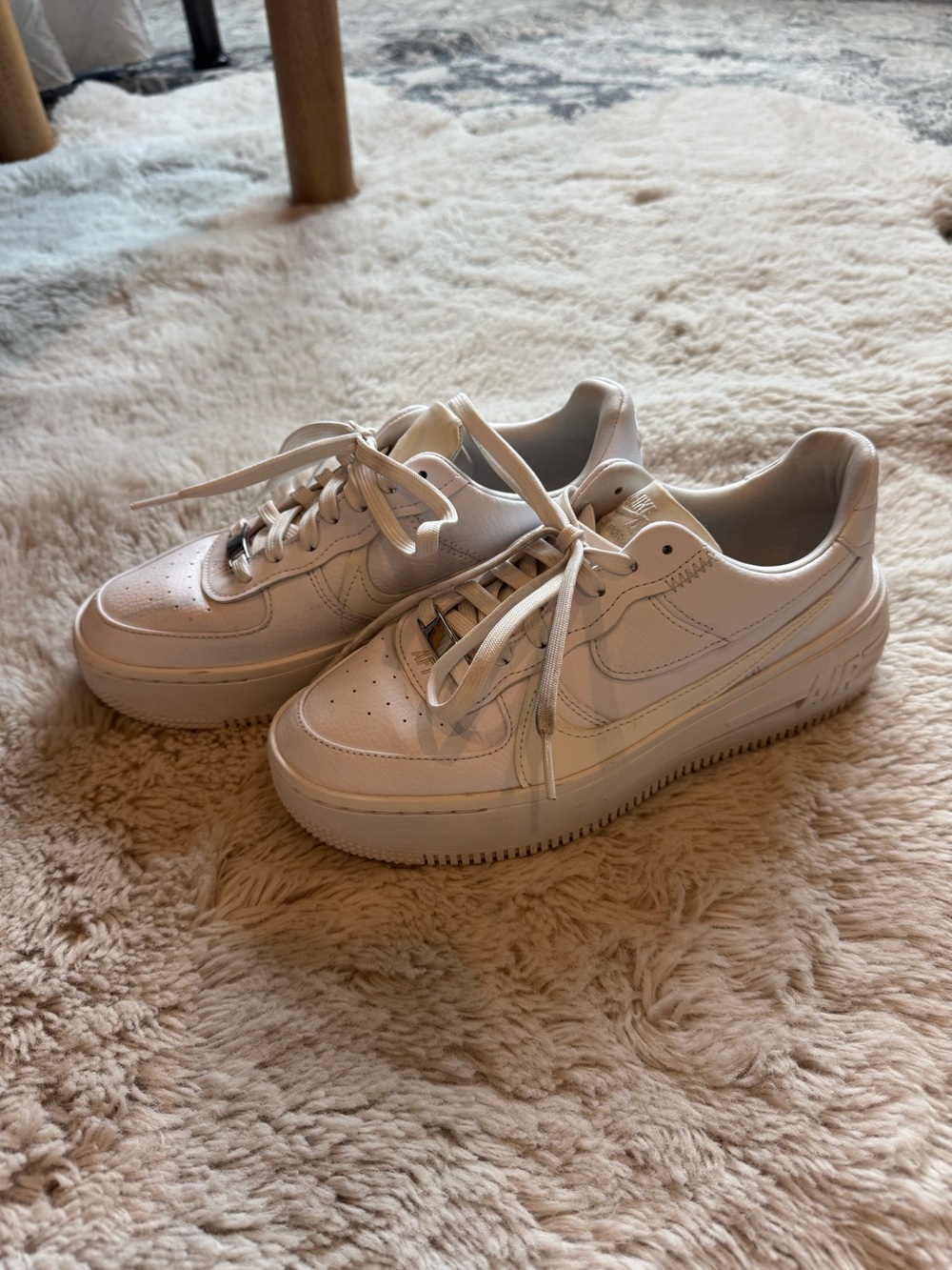 Nike Women's White Air Force 1 sage platform
Low tops